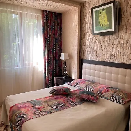 Rich-1 Sp Апартамент Равда