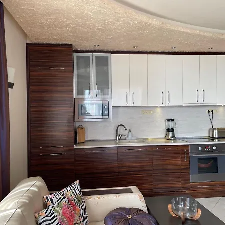 Rich-1 Sp Апартамент Равда